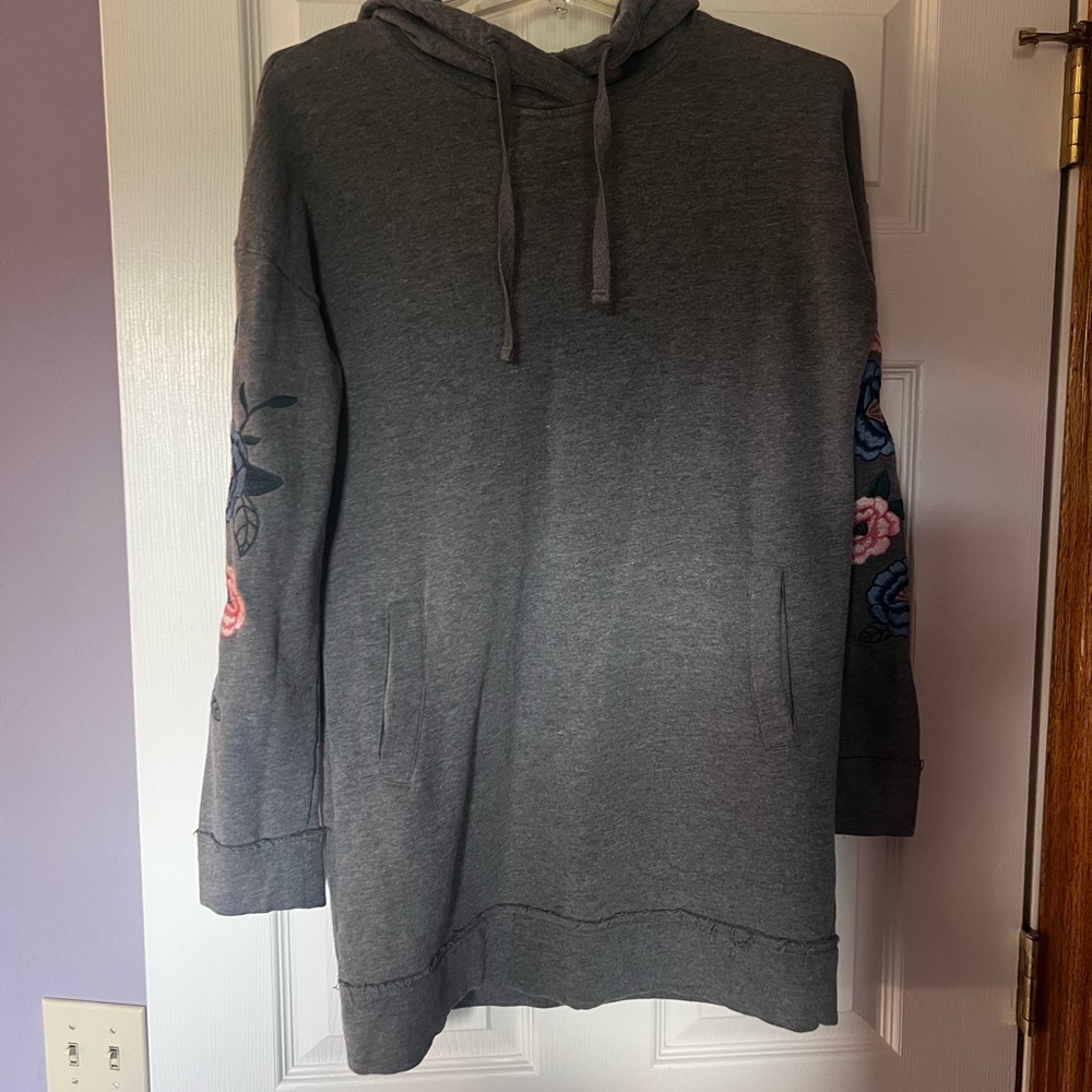 Hollister Charcoal Hoodie with Embroidered Floral‎ Design women’s XS